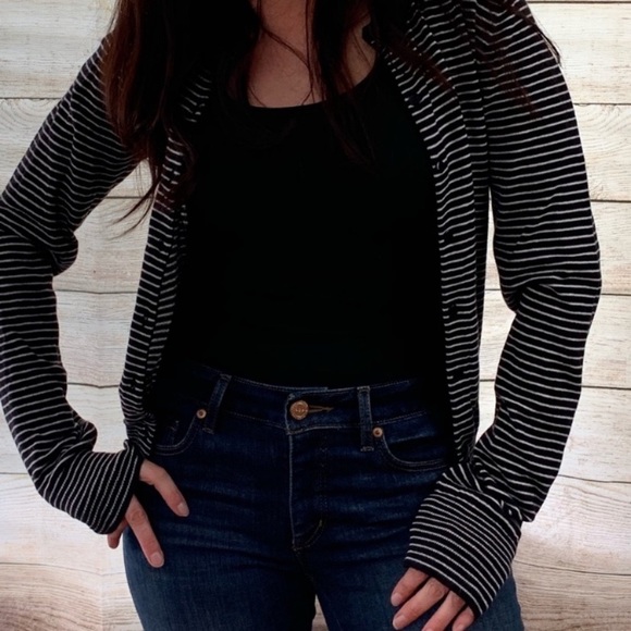 🌸 Fate Black White Striped Button Down Cardigan - Picture 2 of 5